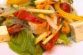 Тайская фунчоза с овощным салатом и острым лаймовым соусом